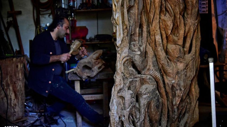 مجسمه سازی با چوب