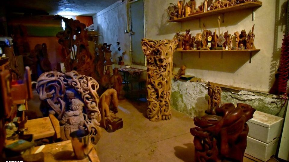 مجسمه سازی با چوب