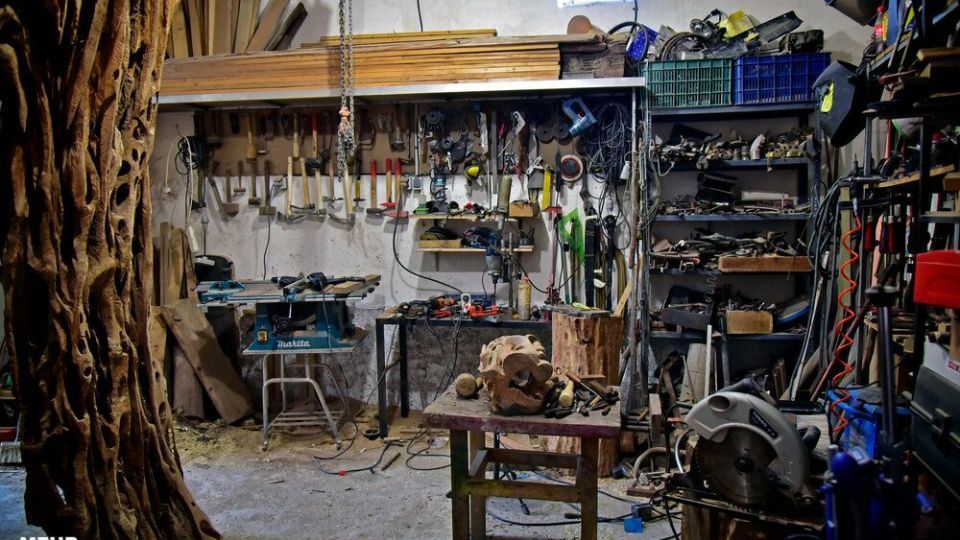 مجسمه سازی با چوب