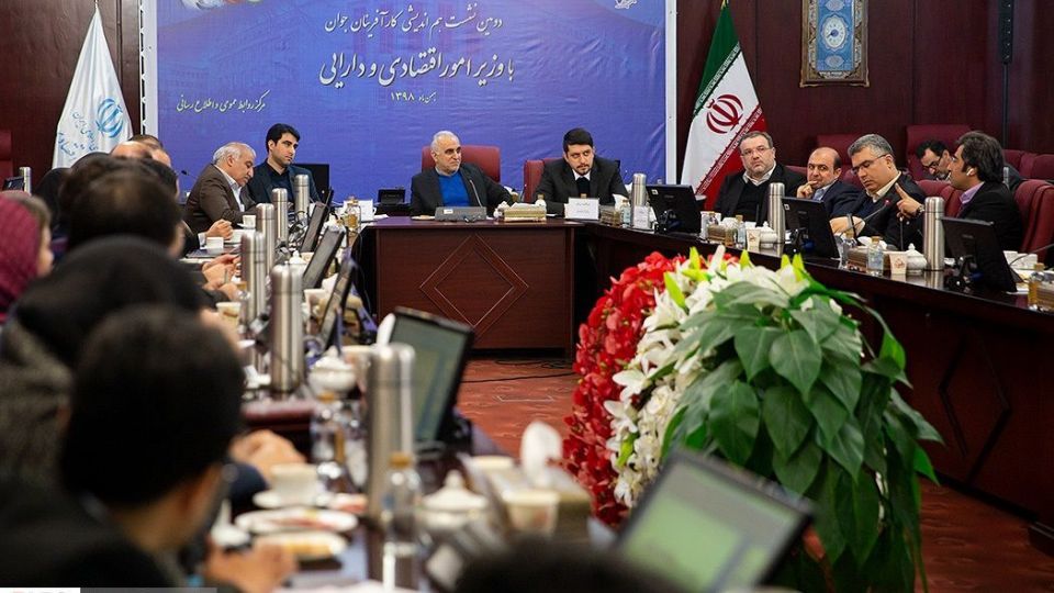 نشست وزیر اقتصاد با «مجمع کارآفرینان جوان»