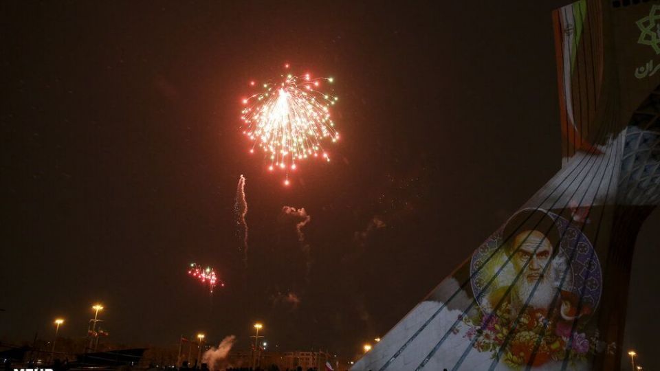 نورافشانی میدان آزادی به مناسبت سالروز پیروزی انقلاب اسلامی