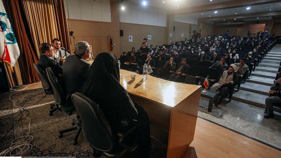 مناظره انتخابات مجلس در دانشگاه اصفهان