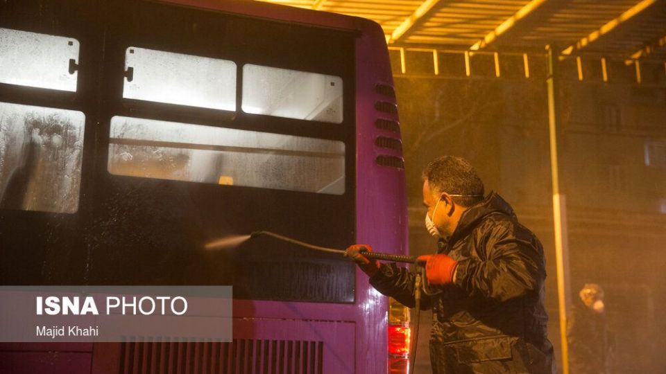ضدعفونی کردن اتوبوس‌های BRT برای پیشگیری از ابتلا به ویروس کرونا