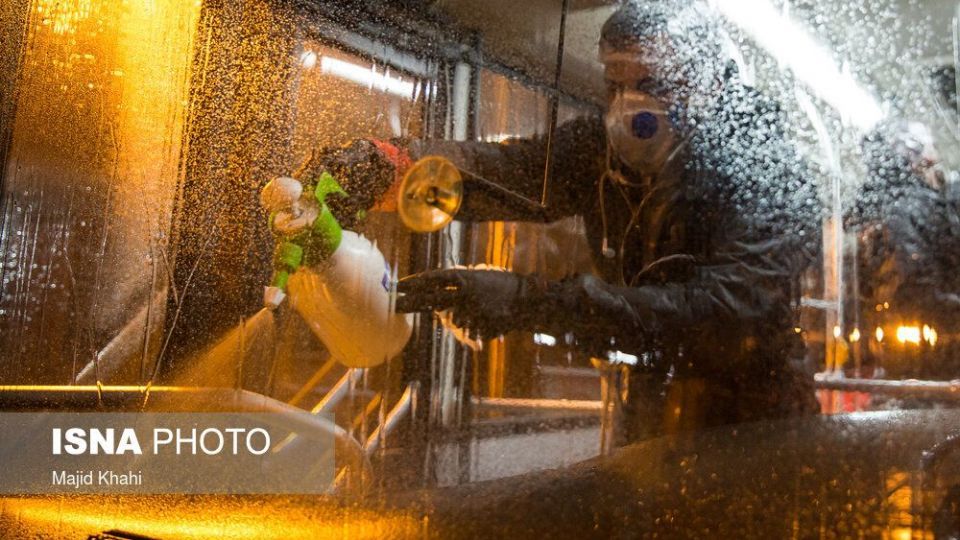 ضدعفونی کردن اتوبوس‌های BRT برای پیشگیری از ابتلا به ویروس کرونا