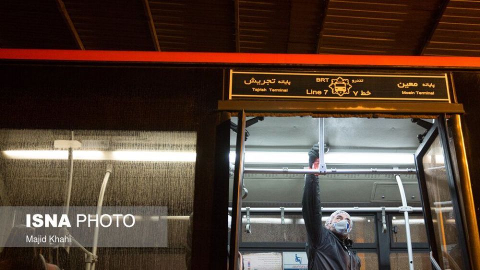 ضدعفونی کردن اتوبوس‌های BRT برای پیشگیری از ابتلا به ویروس کرونا