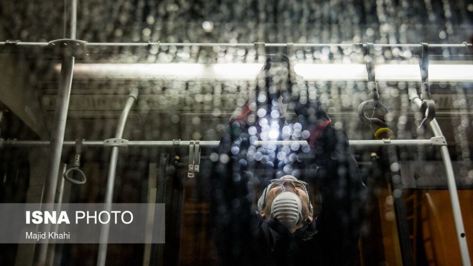 ضدعفونی کردن اتوبوس‌های BRT برای پیشگیری از ابتلا به ویروس کرونا