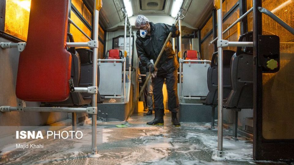 ضدعفونی کردن اتوبوس‌های BRT برای پیشگیری از ابتلا به ویروس کرونا