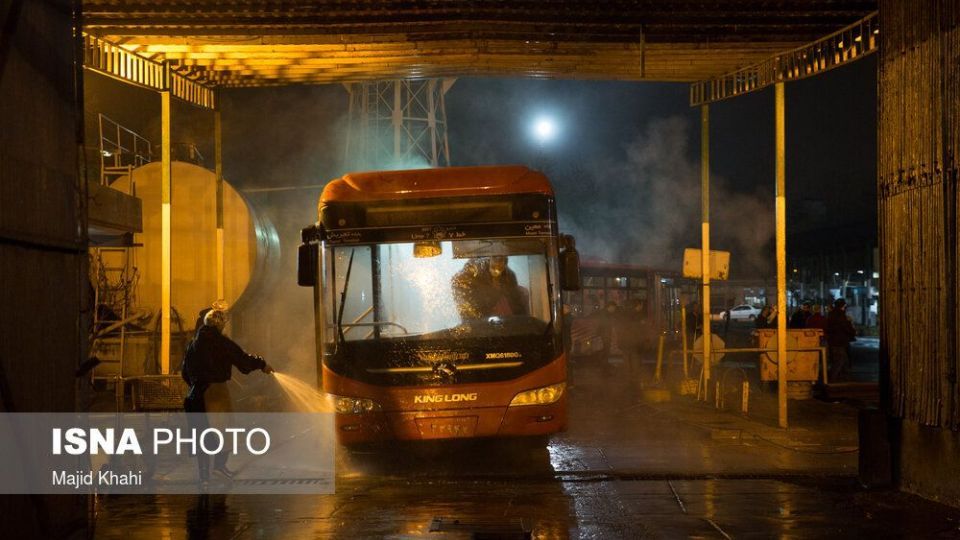 ضدعفونی کردن اتوبوس‌های BRT برای پیشگیری از ابتلا به ویروس کرونا