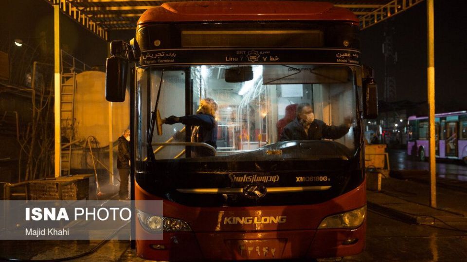 ضدعفونی کردن اتوبوس‌های BRT برای پیشگیری از ابتلا به ویروس کرونا