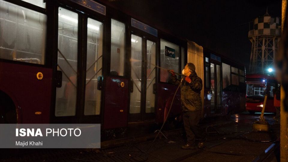 ضدعفونی کردن اتوبوس‌های BRT برای پیشگیری از ابتلا به ویروس کرونا