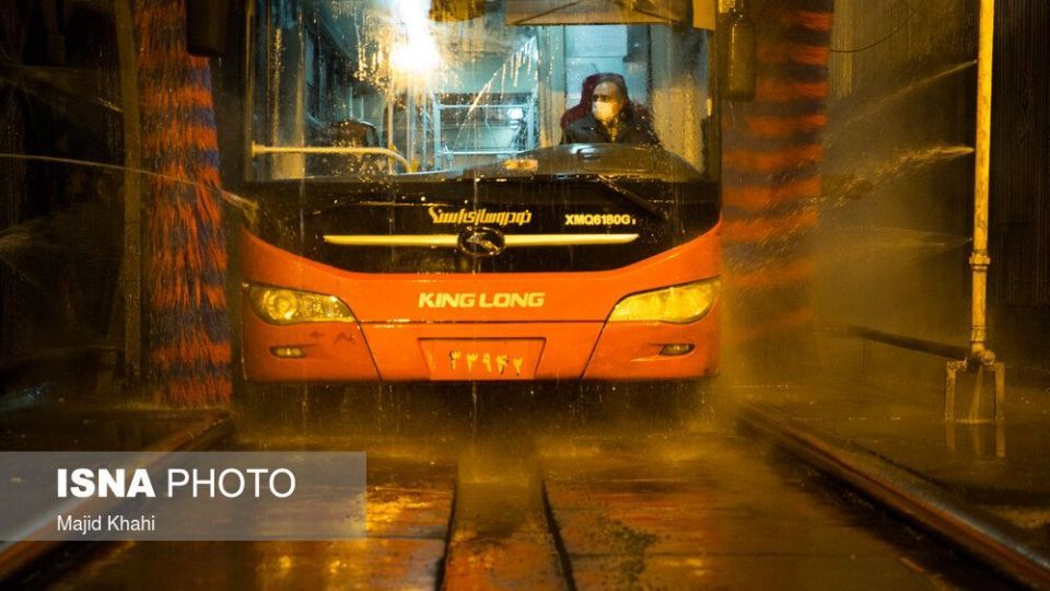 ضدعفونی کردن اتوبوس‌های BRT برای پیشگیری از ابتلا به ویروس کرونا