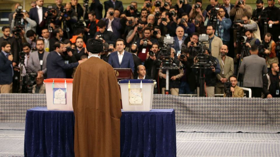  اخذ رأی از حضرت آیت الله خامنه‌ای 