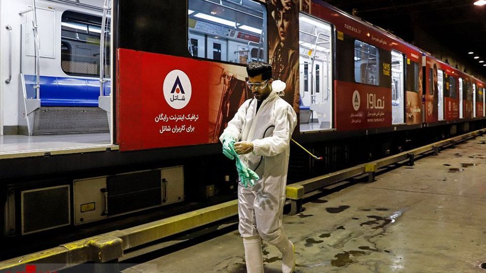  ضدعفونی کردن واگن‌های متروی تهران 