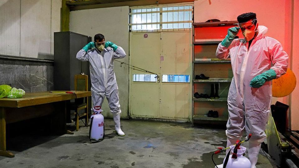  ضدعفونی کردن واگن‌های متروی تهران 