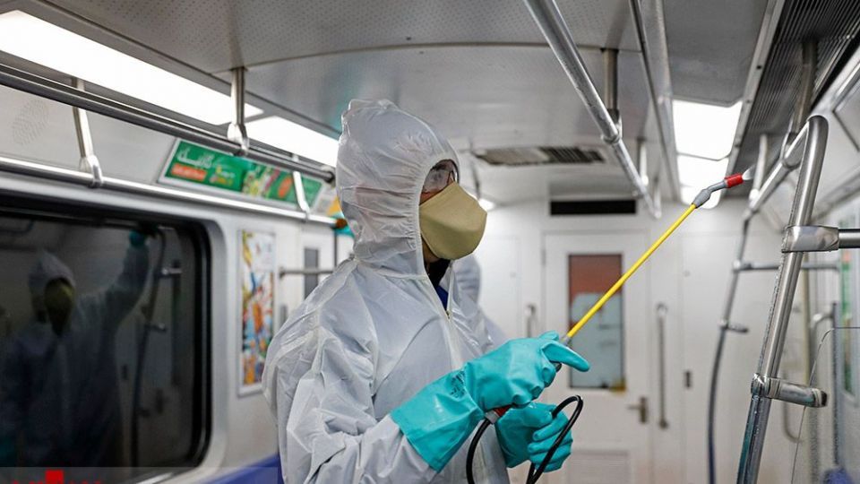  ضدعفونی کردن واگن‌های متروی تهران 