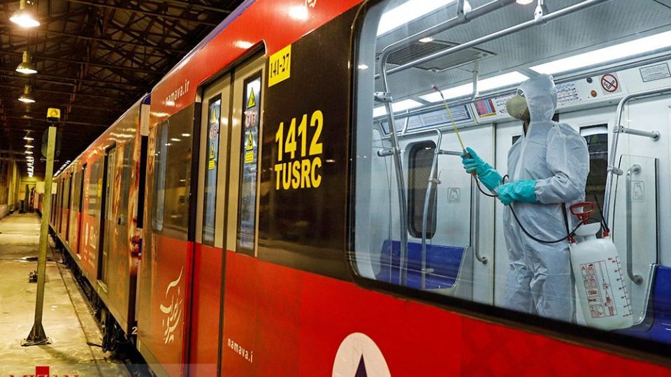  ضدعفونی کردن واگن‌های متروی تهران 