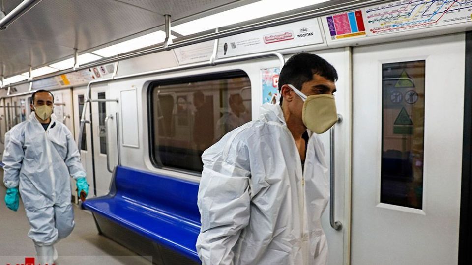  ضدعفونی کردن واگن‌های متروی تهران 