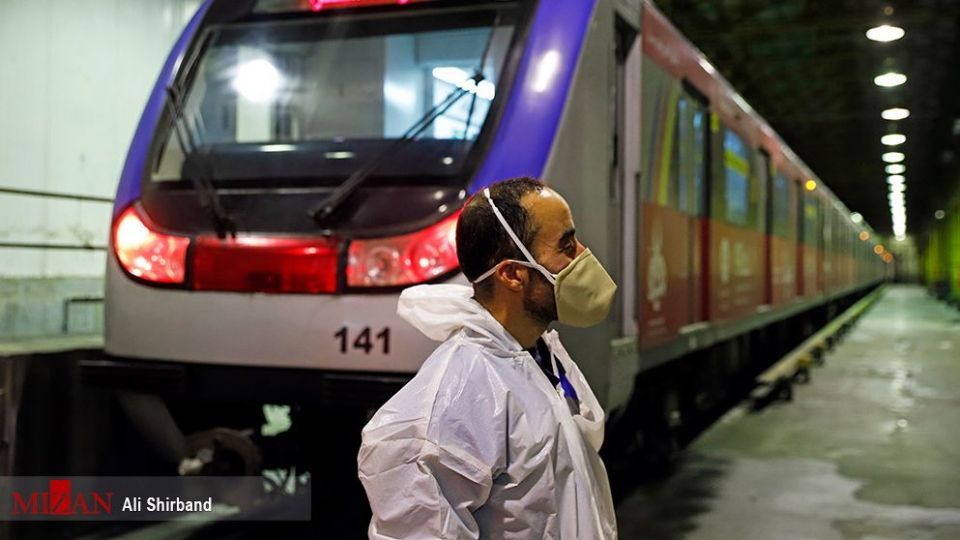  ضدعفونی کردن واگن‌های متروی تهران 