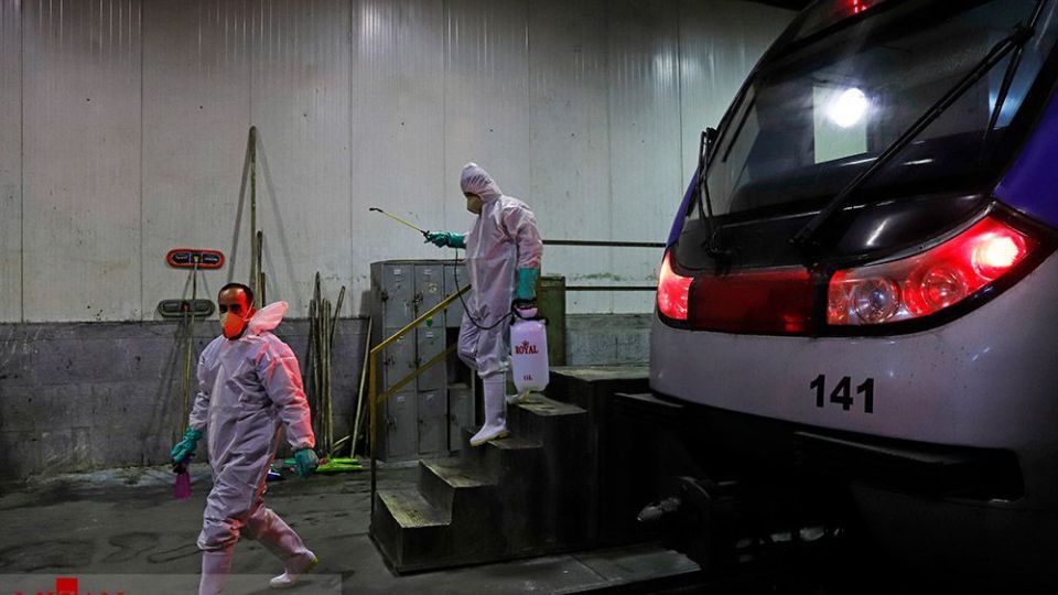  ضدعفونی کردن واگن‌های متروی تهران 