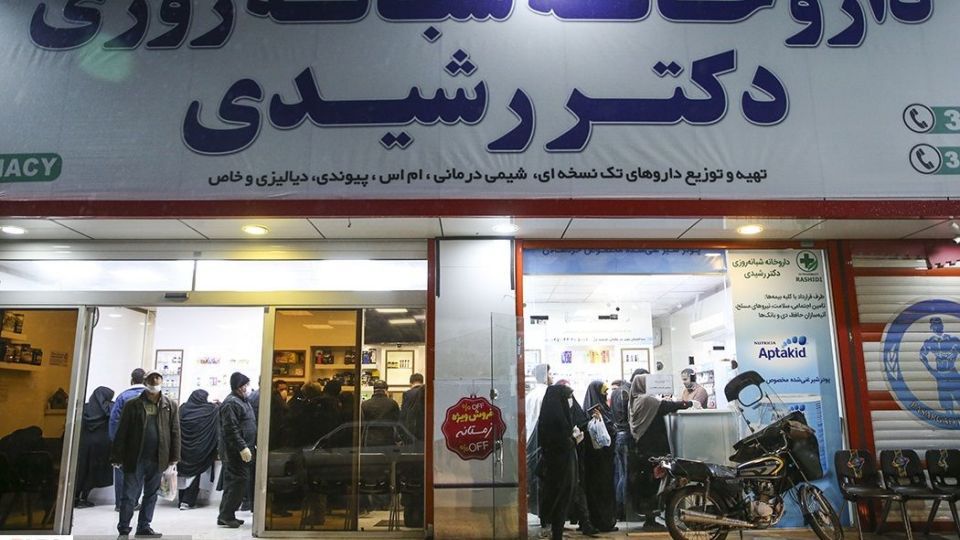 توزیع‌ ماسک در داروخانه های قم