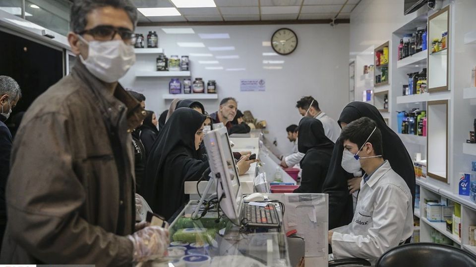 توزیع‌ ماسک در داروخانه های قم