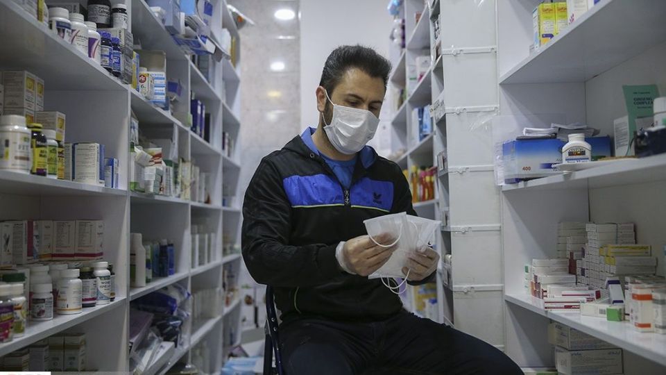 توزیع‌ ماسک در داروخانه های قم