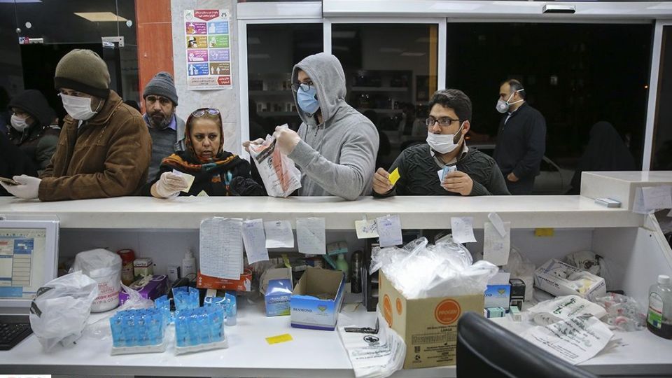 توزیع‌ ماسک در داروخانه های قم