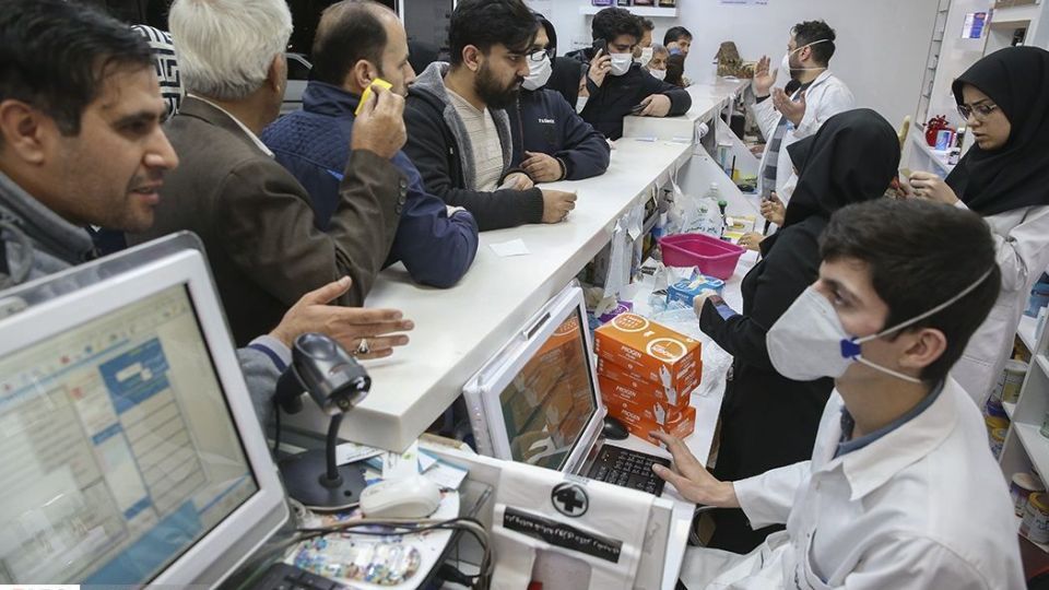 توزیع‌ ماسک در داروخانه های قم