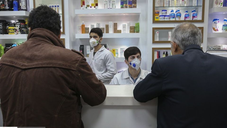 توزیع‌ ماسک در داروخانه های قم