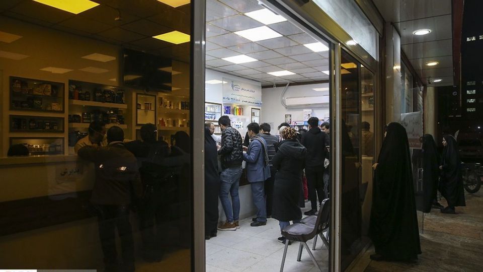 توزیع‌ ماسک در داروخانه های قم