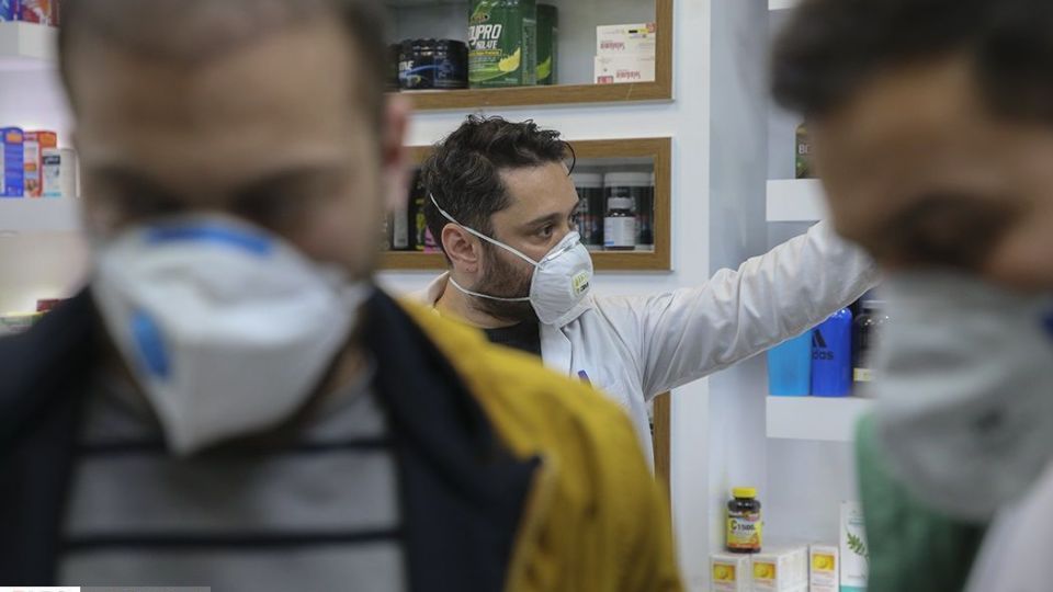 توزیع‌ ماسک در داروخانه های قم