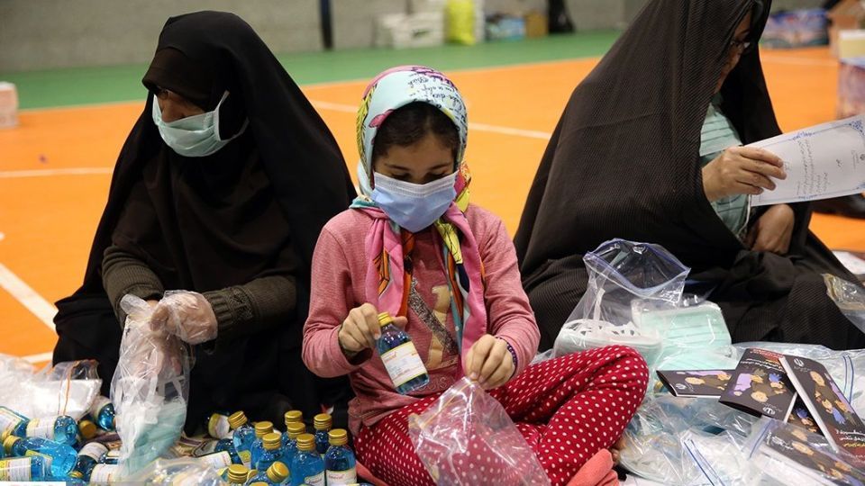 بسته بندی و توزیع ۵۰ هزار بسته بهداشتی در قم