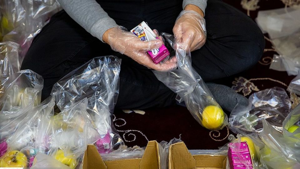 تهیه بسته غذایی برای بیمارستان مسیح دانشوری