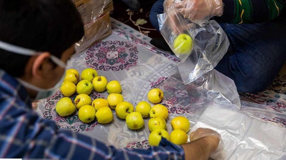 تهیه بسته غذایی برای بیمارستان مسیح دانشوری