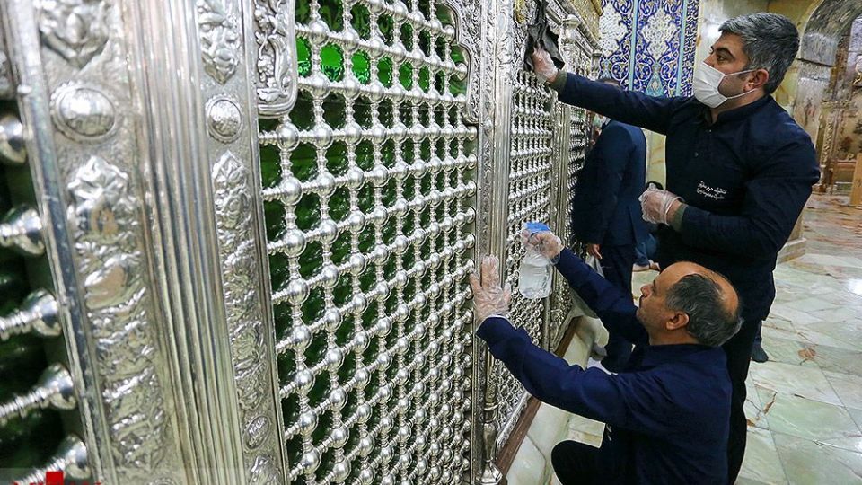 ضدعفونی کردن حرم مطهر حضرت فاطمه معصومه (س)