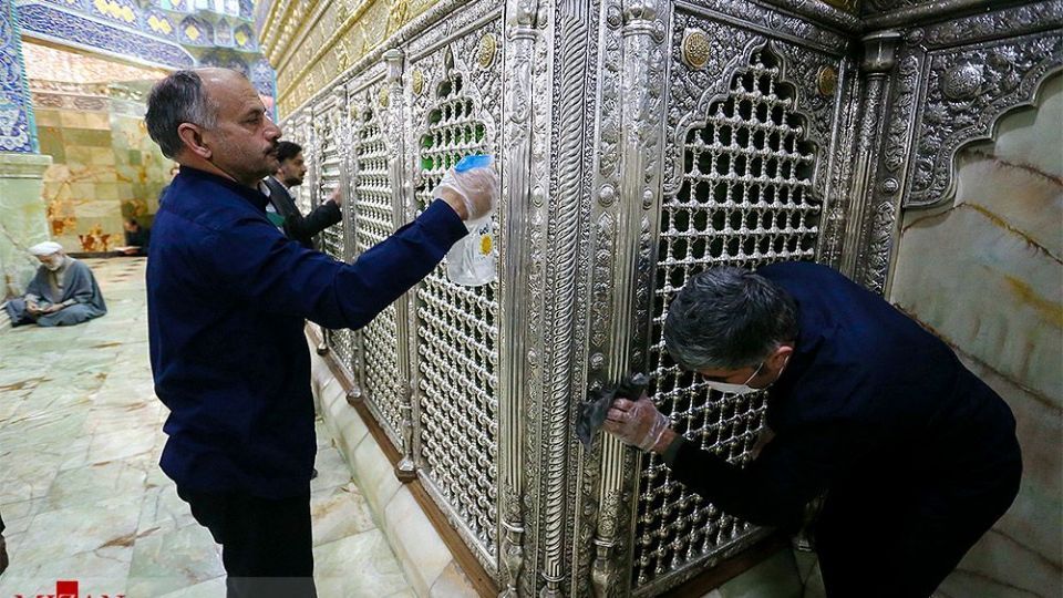 ضدعفونی کردن حرم مطهر حضرت فاطمه معصومه (س)