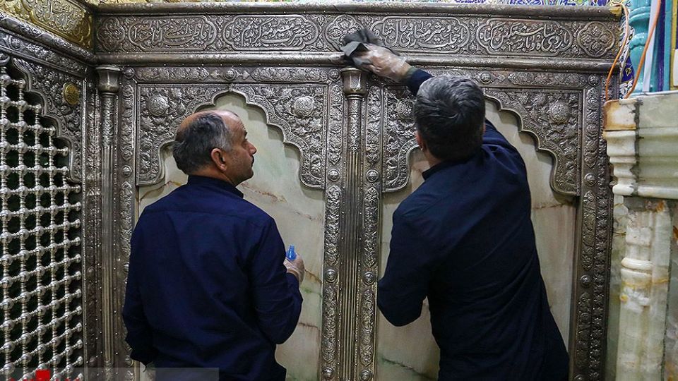 ضدعفونی کردن حرم مطهر حضرت فاطمه معصومه (س)