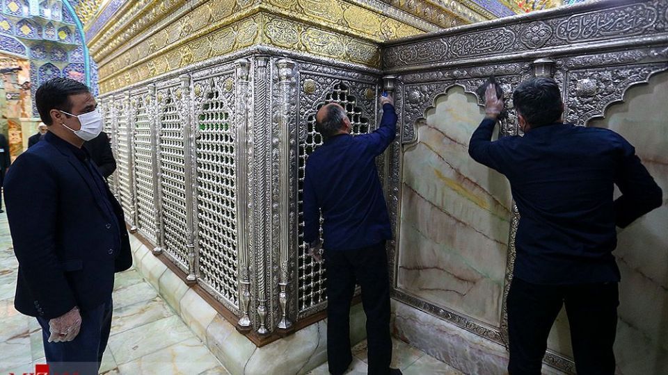 ضدعفونی کردن حرم مطهر حضرت فاطمه معصومه (س)