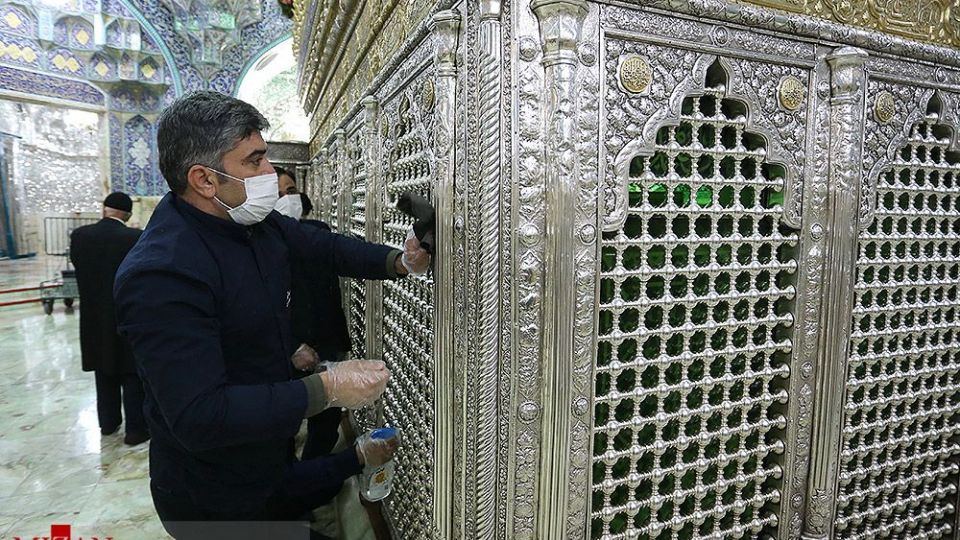 ضدعفونی کردن حرم مطهر حضرت فاطمه معصومه (س)