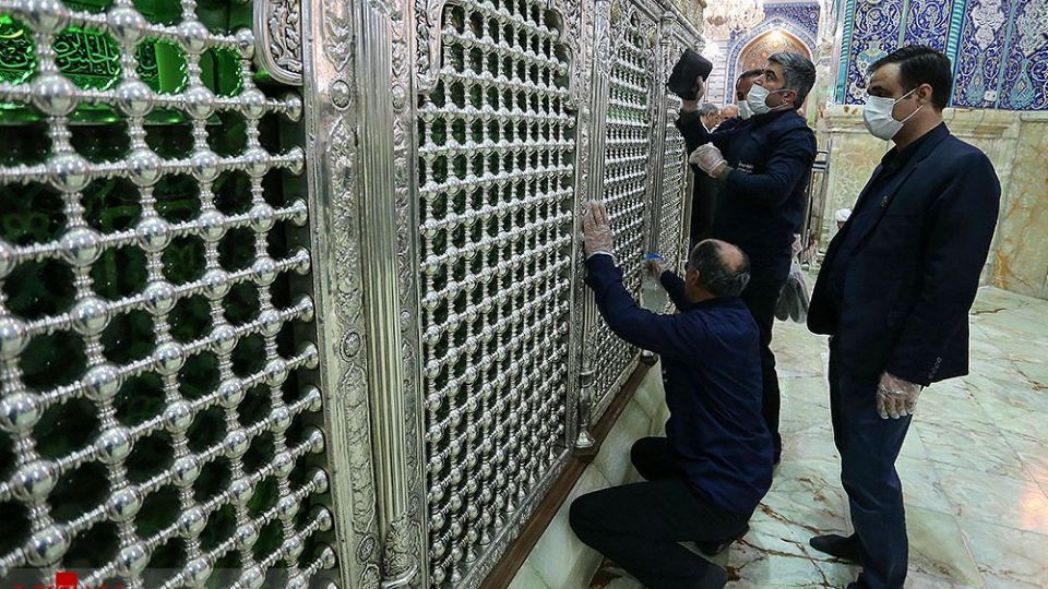 ضدعفونی کردن حرم مطهر حضرت فاطمه معصومه (س)