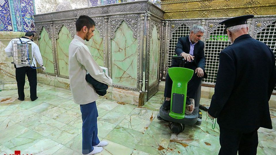 ضدعفونی کردن حرم مطهر حضرت فاطمه معصومه (س)