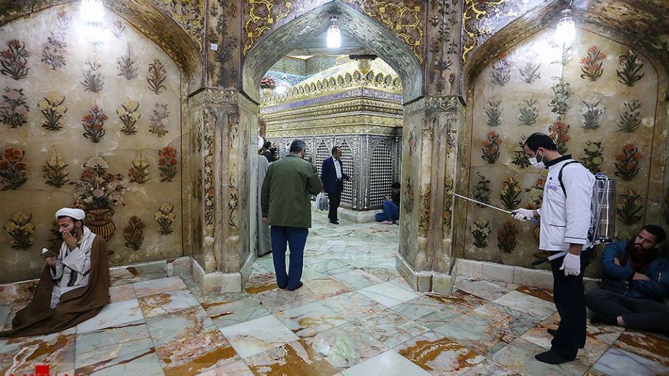 ضدعفونی کردن حرم مطهر حضرت فاطمه معصومه (س)