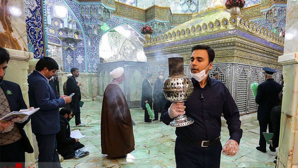 ضدعفونی کردن حرم مطهر حضرت فاطمه معصومه (س)