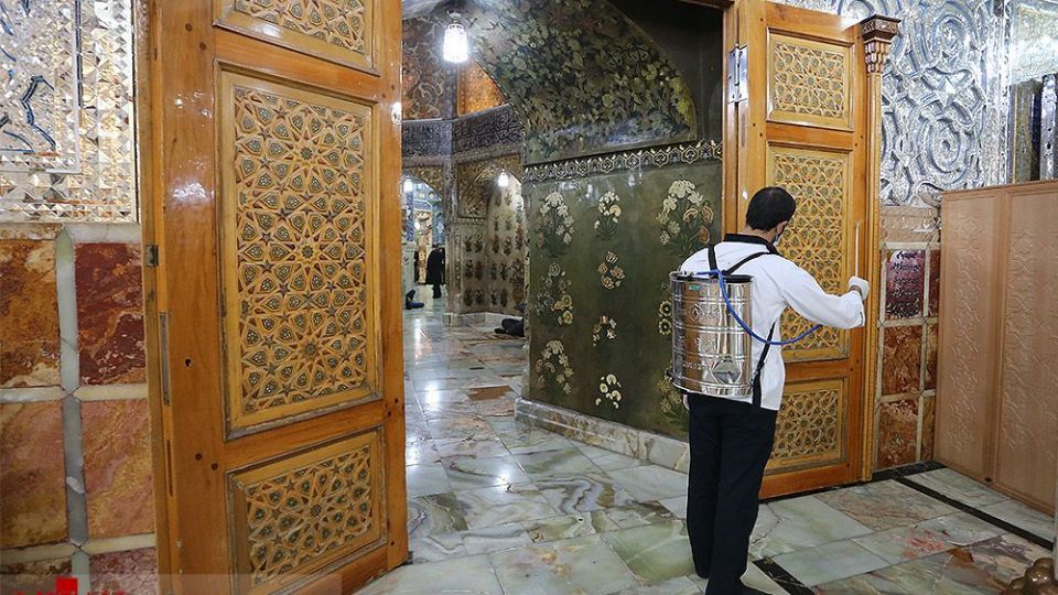 ضدعفونی کردن حرم مطهر حضرت فاطمه معصومه (س)