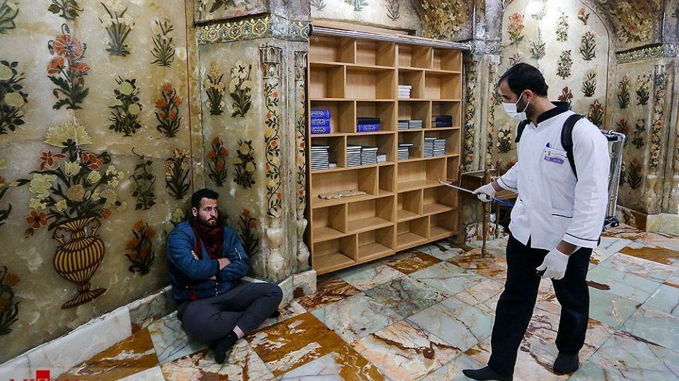 ضدعفونی کردن حرم مطهر حضرت فاطمه معصومه (س)