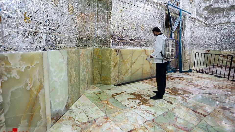 ضدعفونی کردن حرم مطهر حضرت فاطمه معصومه (س)