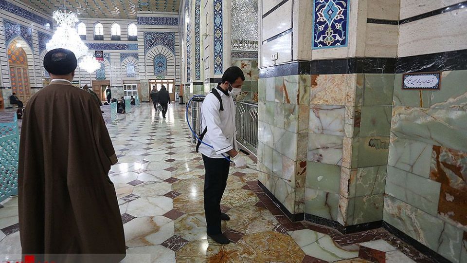 ضدعفونی کردن حرم مطهر حضرت فاطمه معصومه (س)