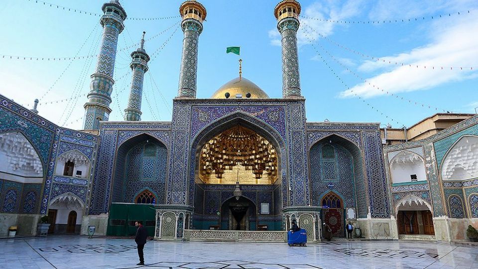 ضدعفونی کردن حرم مطهر حضرت فاطمه معصومه (س)