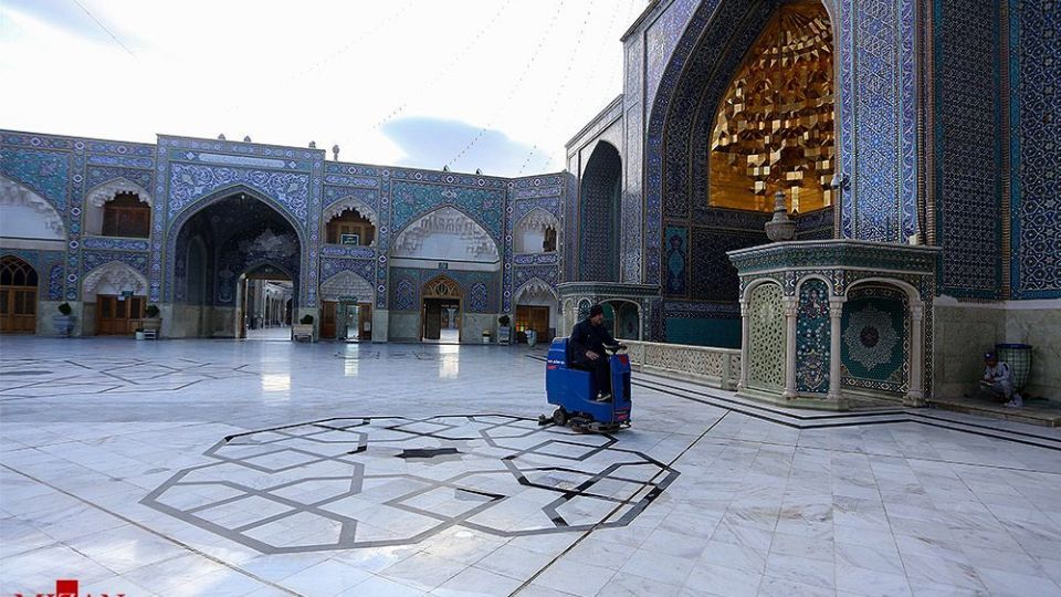 ضدعفونی کردن حرم مطهر حضرت فاطمه معصومه (س)