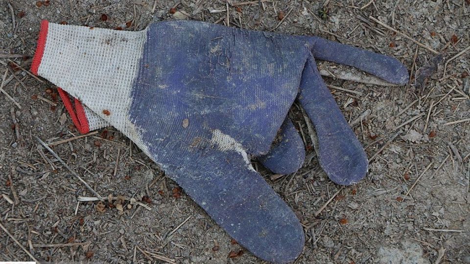 ماسک و دستکش‌های مصرف‌شده معضل این‌روزهای شهر